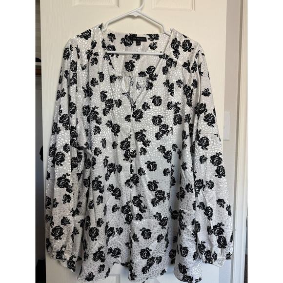 Lane Bryant White Allover Black Roses Animal Print‎ Button Front Blouse Plus 22W - Picture 1 of 7